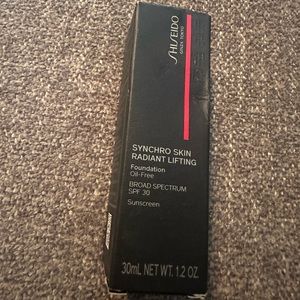 Shiseido Synchro Skin Radiant Lifting Foundation 320 Pine NIB